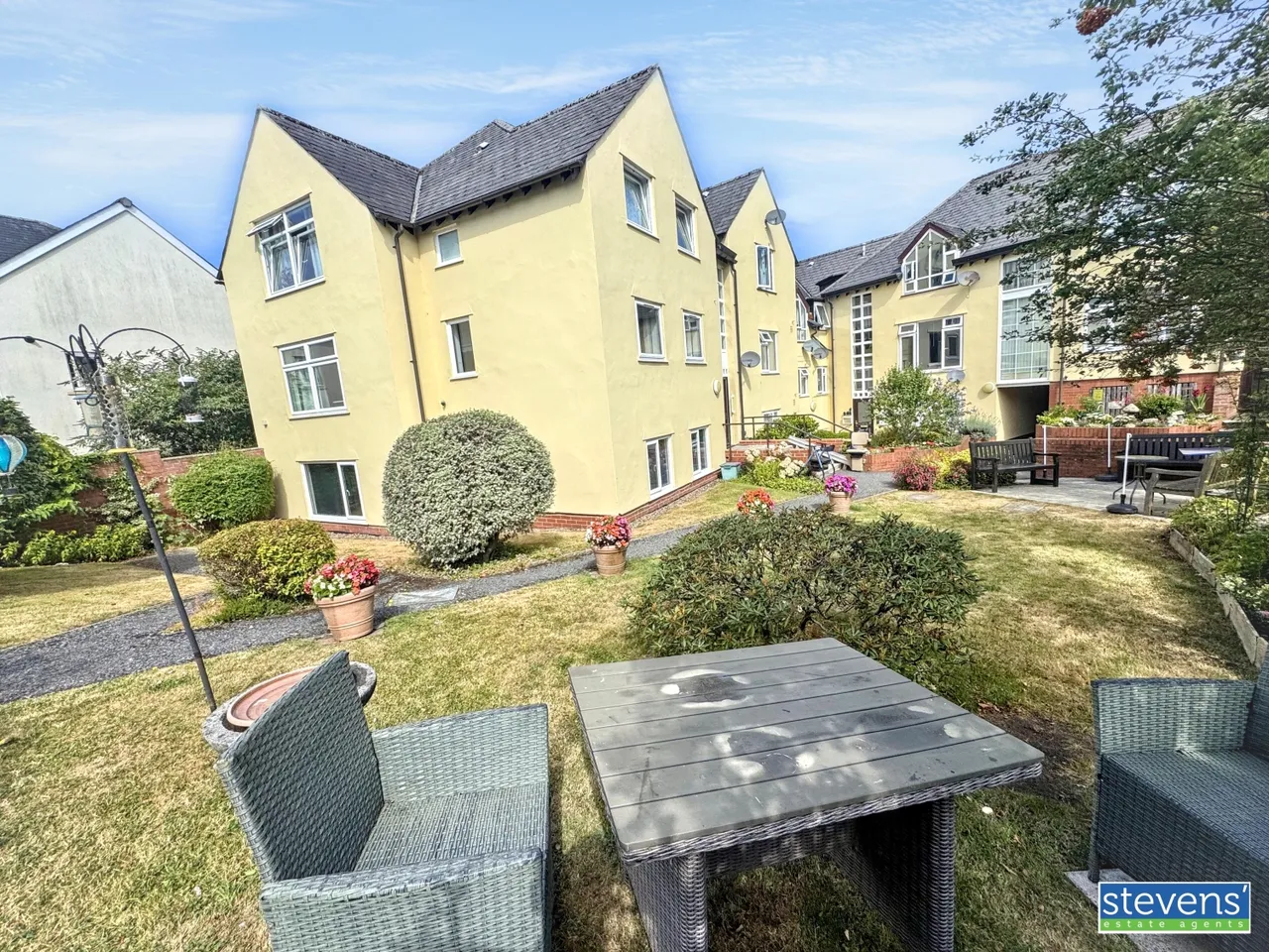 2 bed flat for sale, East Street, Okehampton, EX20