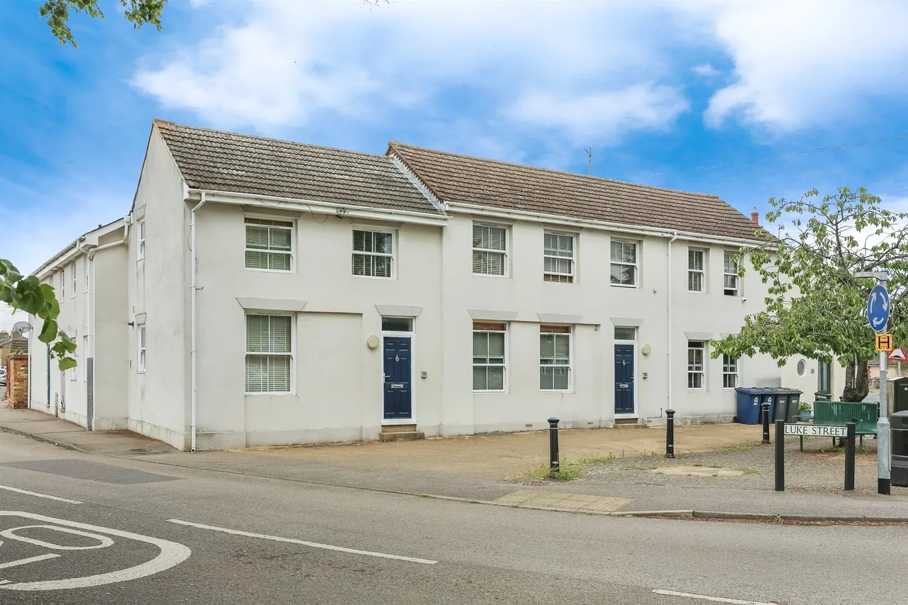6 bed house for sale, Berkley Street, St. Neots, PE19
