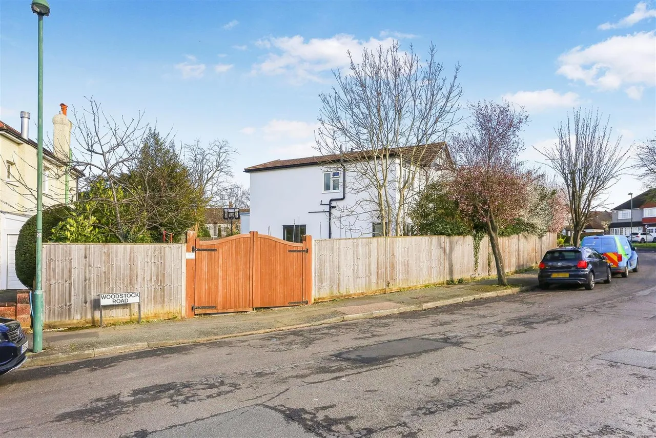 Woodstock Road, Carshalton, Surrey, SM5 3ED, photo 41