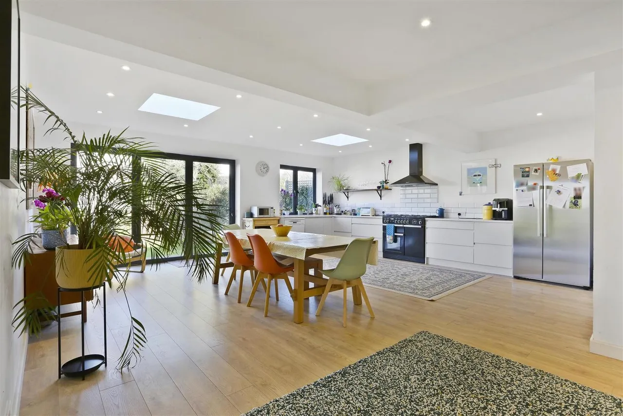 5 bed house for sale — Woodstock Road, Carshalton, Surrey, SM5 3ED