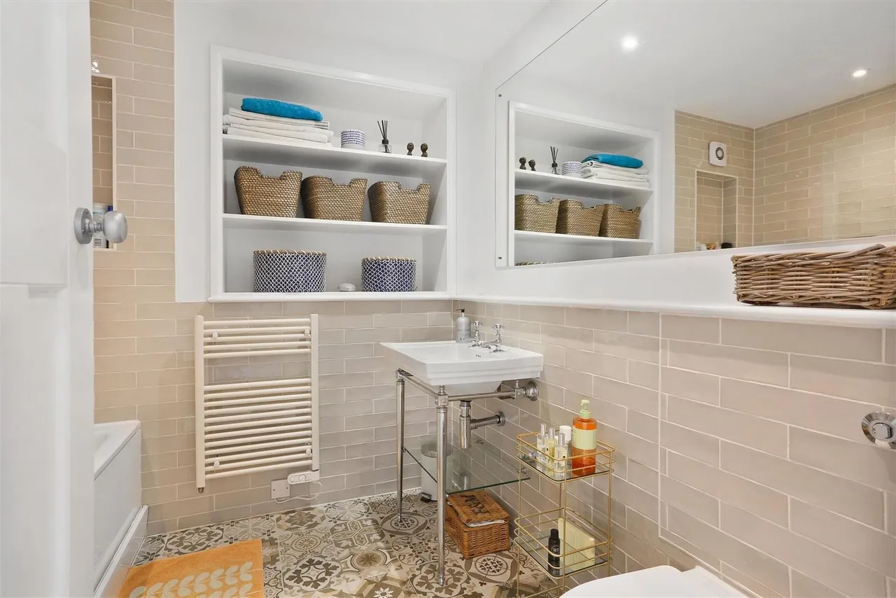 Woodstock Road, Carshalton, Surrey, SM5 3ED, photo 36