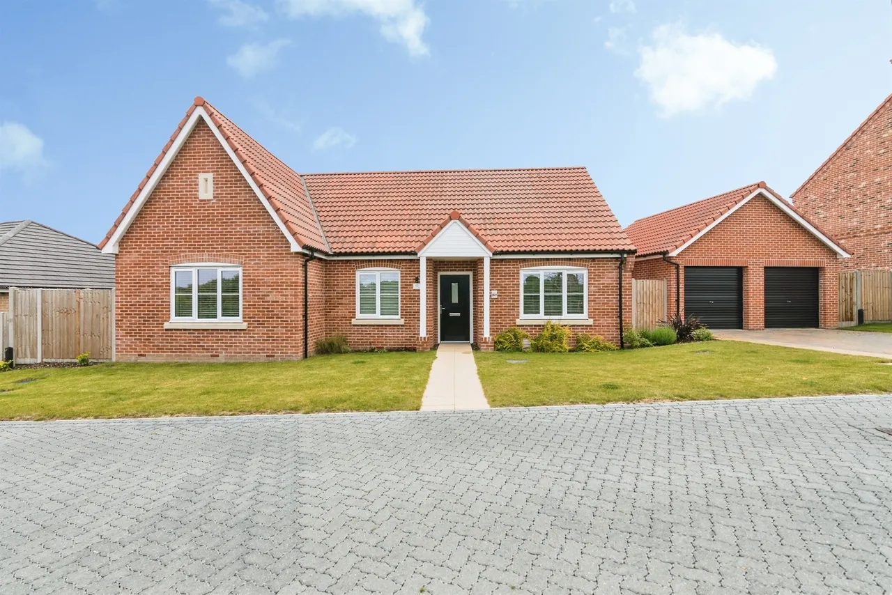 3 bed house for sale — Jubilee Park, Wrentham, Beccles