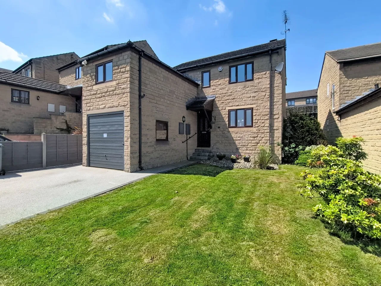 4 bed house for sale, West End Drive, Cleckheaton, BD19