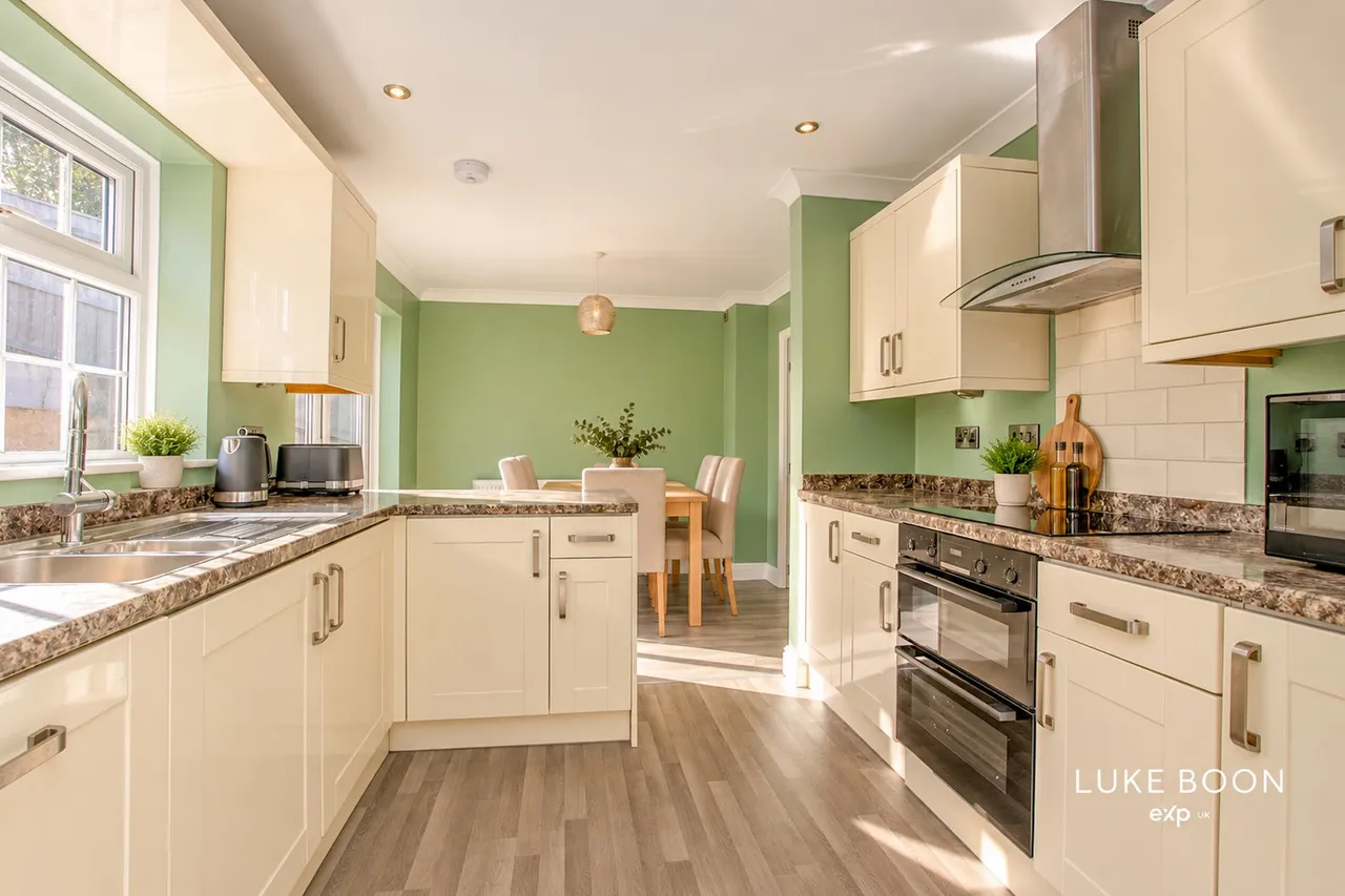 Merafield Drive, Plympton, PL7, photo 2