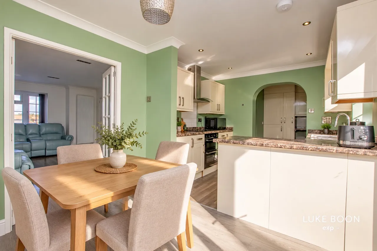 Merafield Drive, Plympton, PL7, photo 3