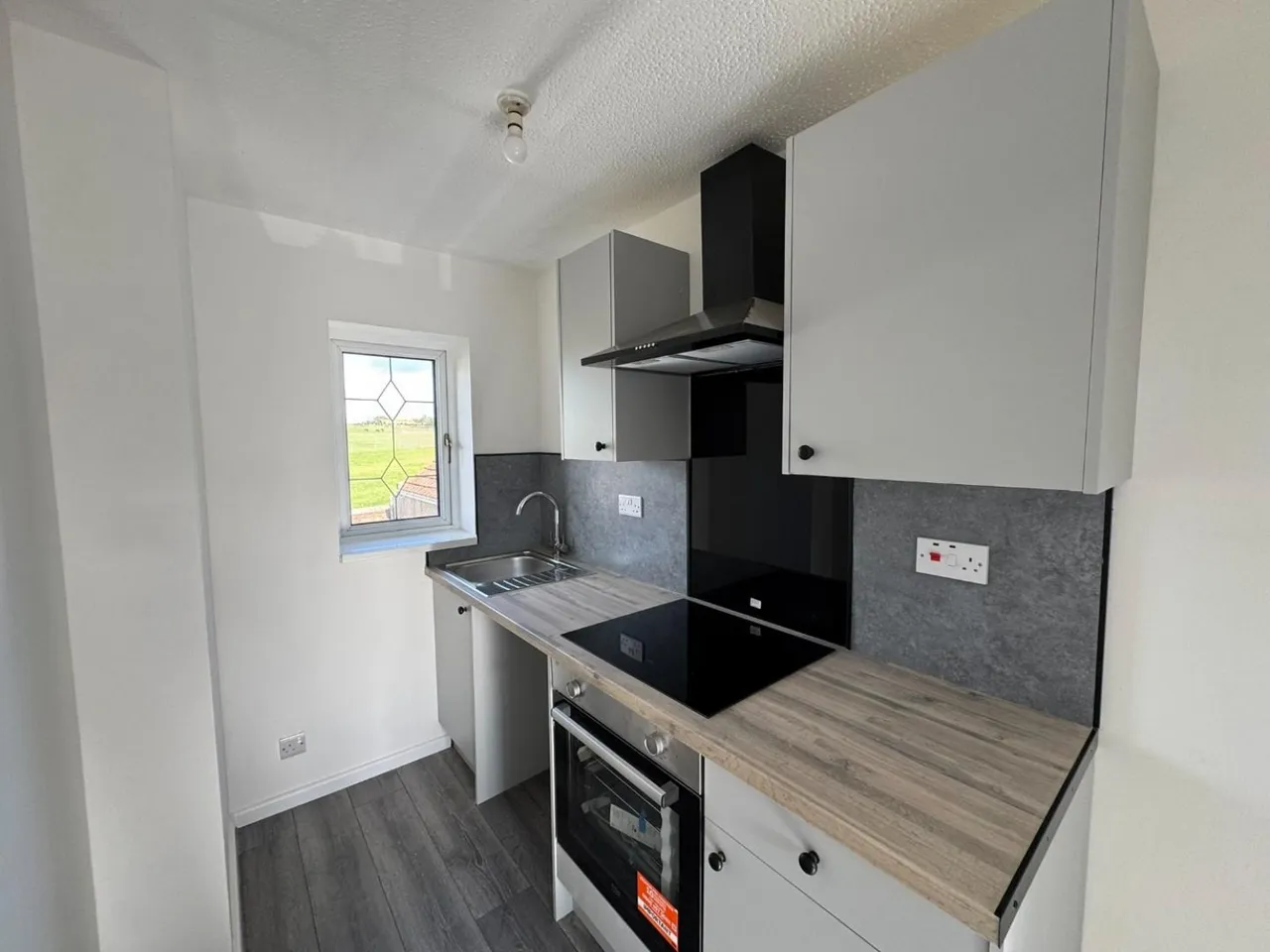 Vicarage Gardens, North Featherstone, WF7, photo 6