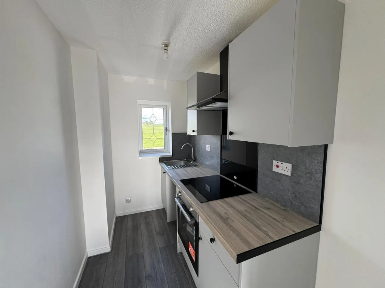 Vicarage Gardens, North Featherstone, WF7, photo 5