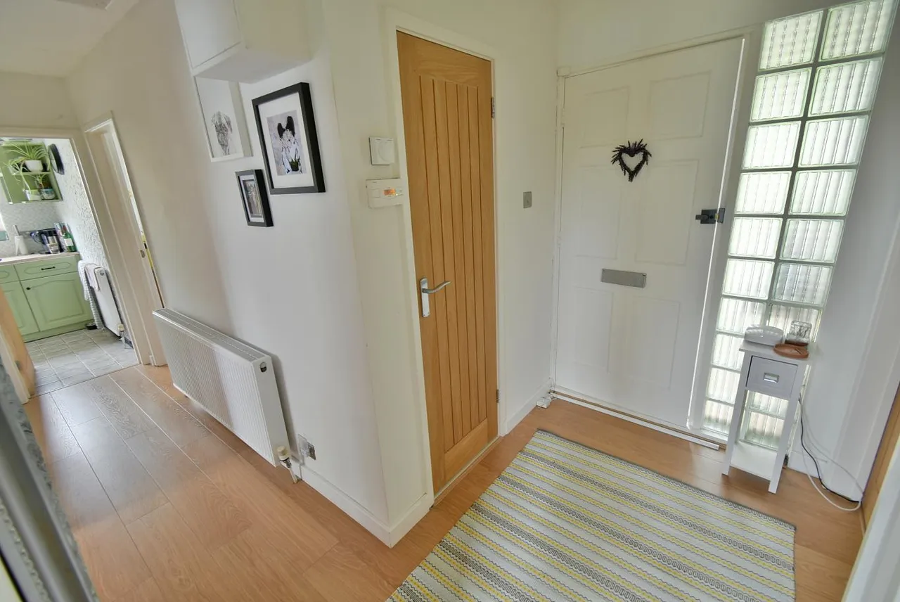 Larks Close, BH22, photo 13