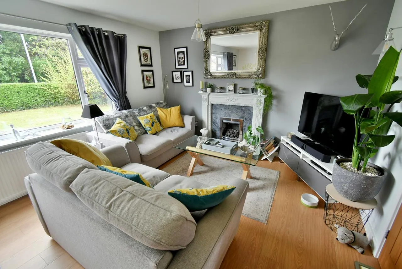 Larks Close, BH22, photo 4