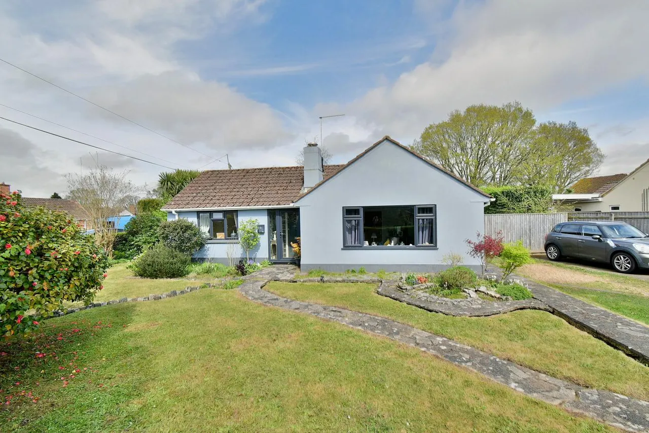 Larks Close, BH22, photo 19