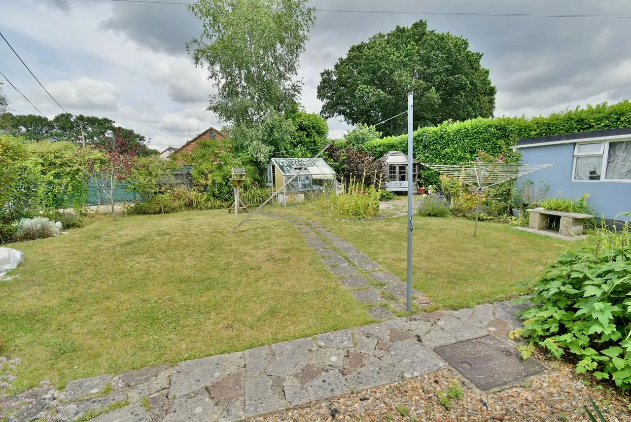 Larks Close, BH22, photo 2