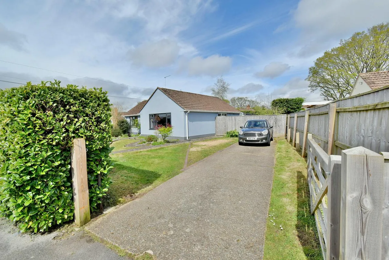 Larks Close, BH22, photo 14