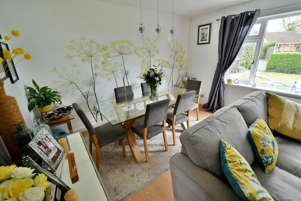 Larks Close, BH22, photo 5