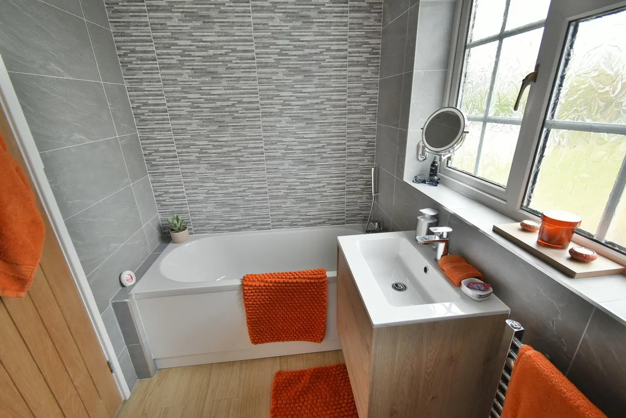 Larks Close, BH22, photo 12
