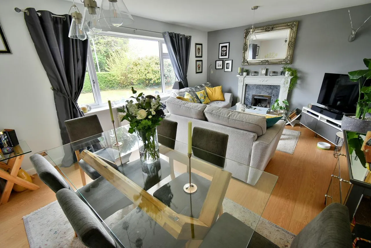 Larks Close, BH22, photo 3