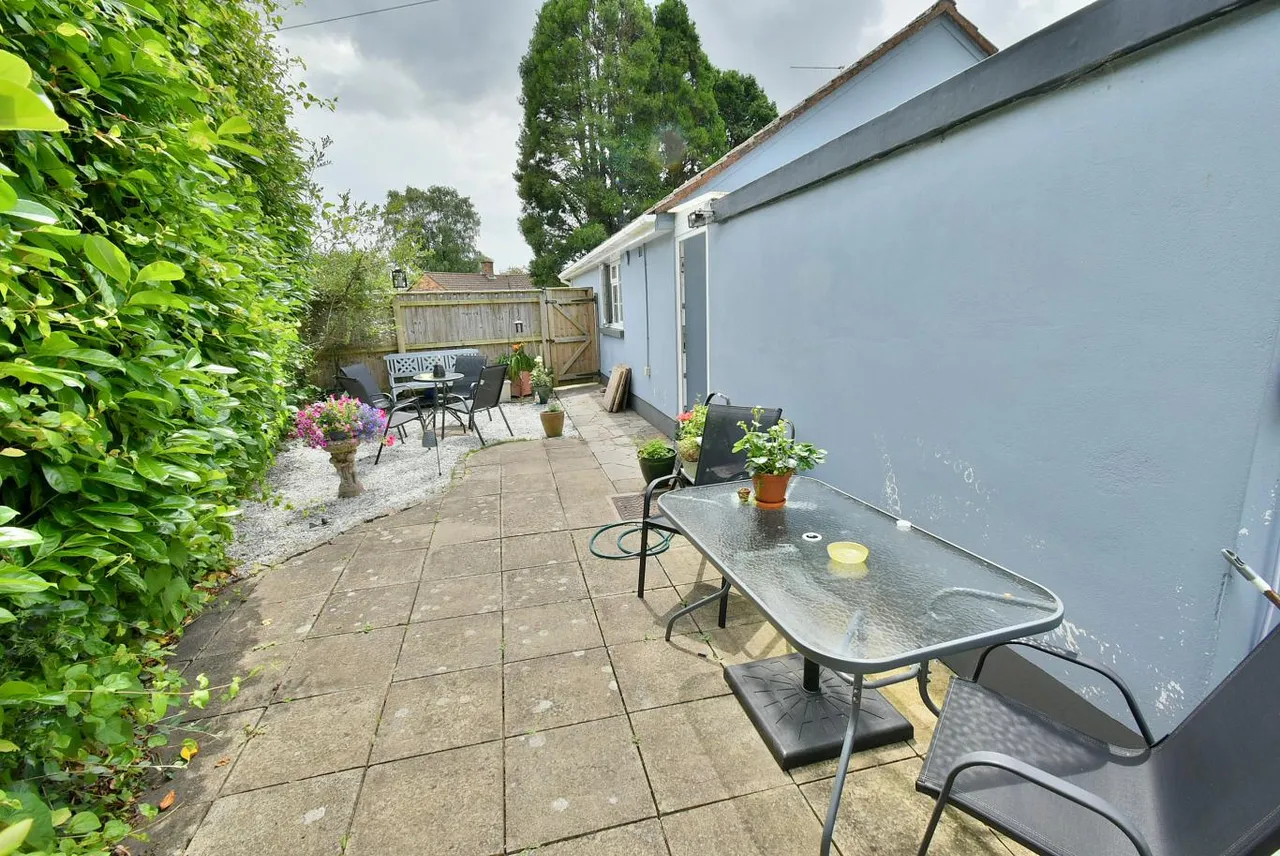 Larks Close, BH22, photo 16