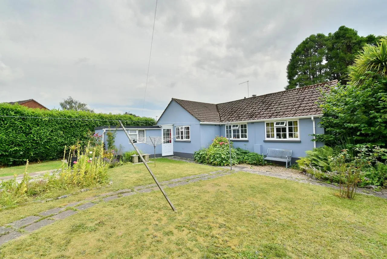 Larks Close, BH22, photo 18