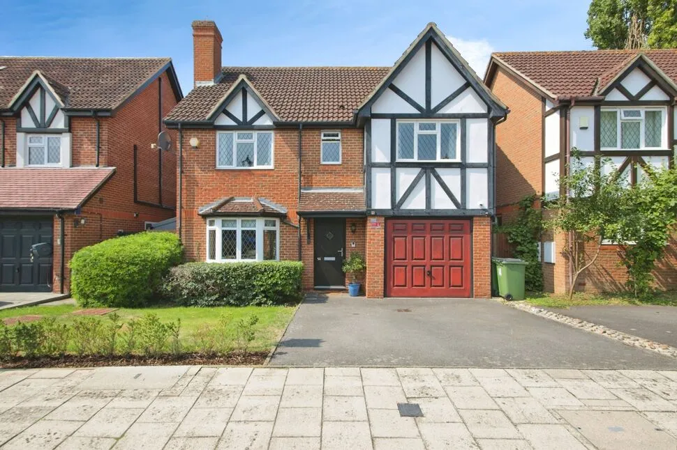 4 bed house for sale — Crosier Close, London, SE3