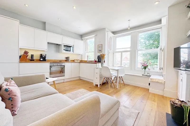 21 Hollingbury Park Avenue, Brighton BN1 7JG, photo 2