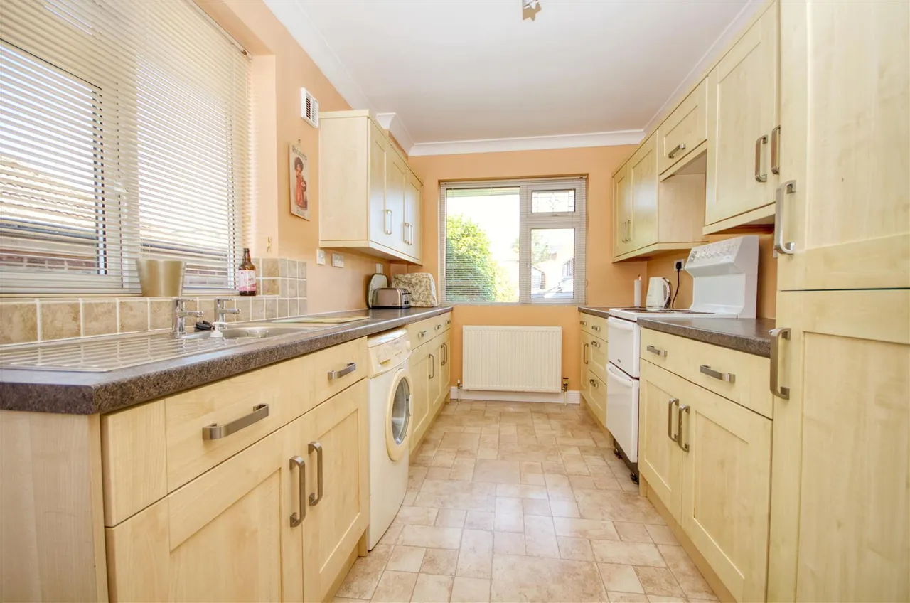 Charmwen Crescent, West End, Hampshire, SO30 3AQ, photo 5