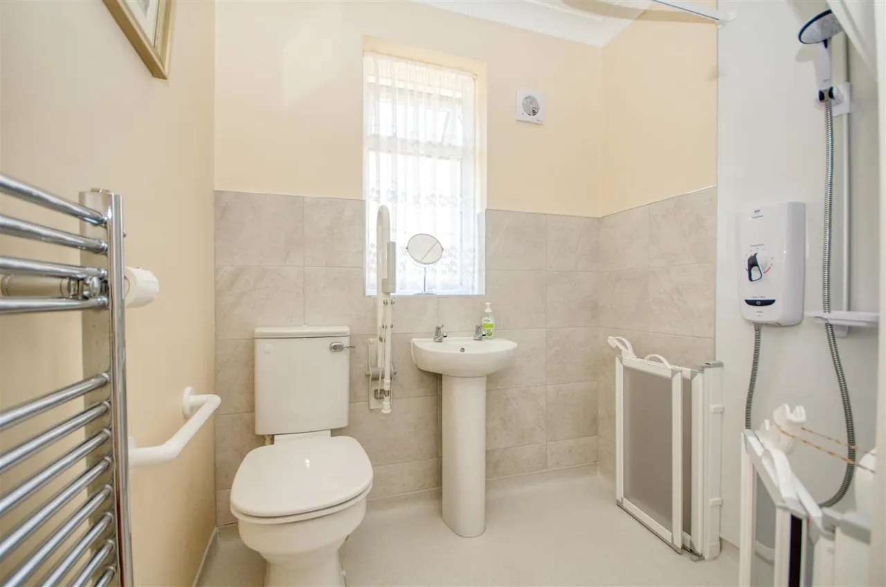 Charmwen Crescent, West End, Hampshire, SO30 3AQ, photo 11