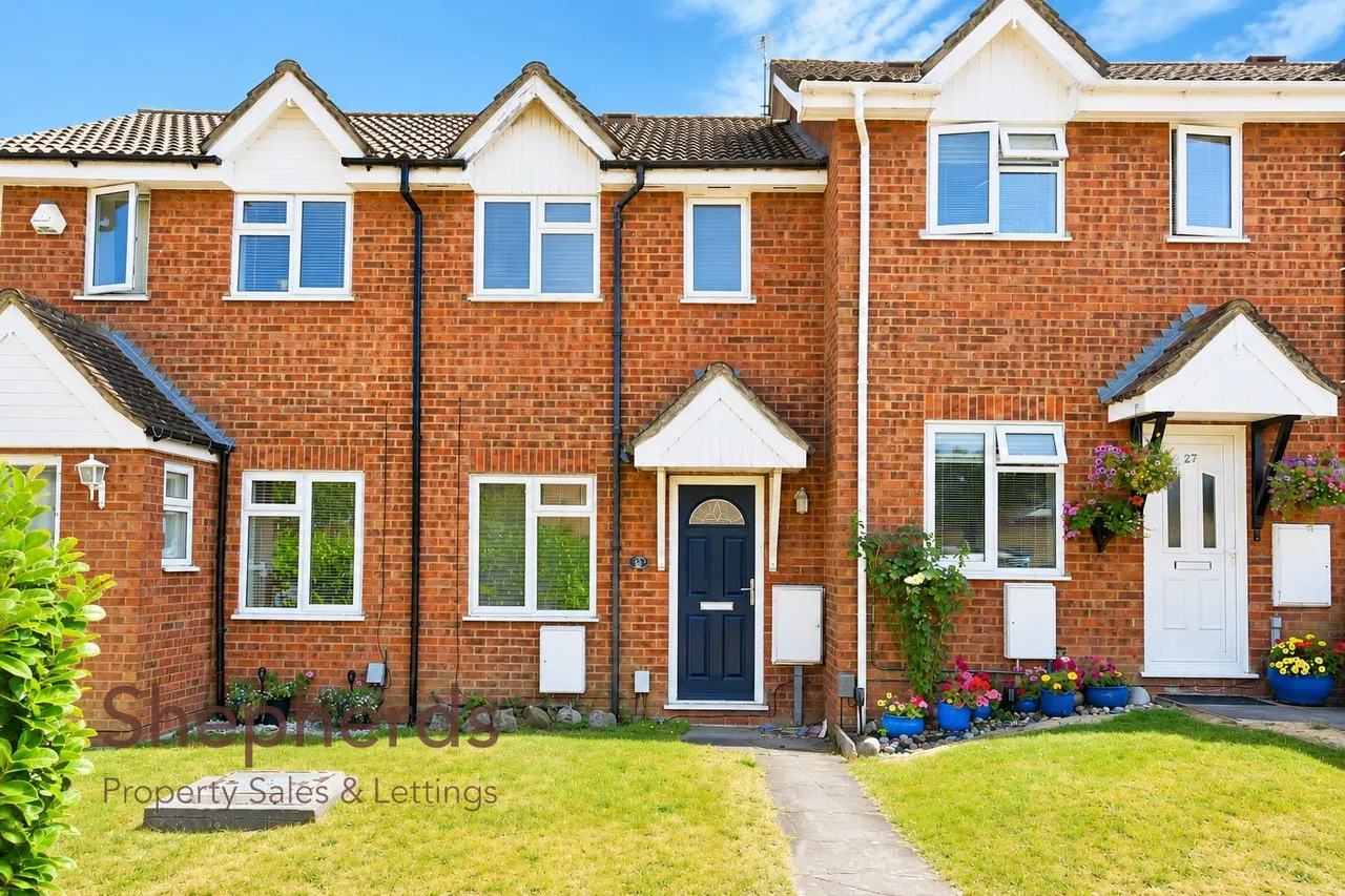 2 bed house for sale, Foxes Drive, Cheshunt, EN7