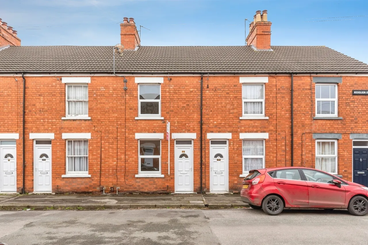 2 bed house for sale — Nicholson Street, Newark