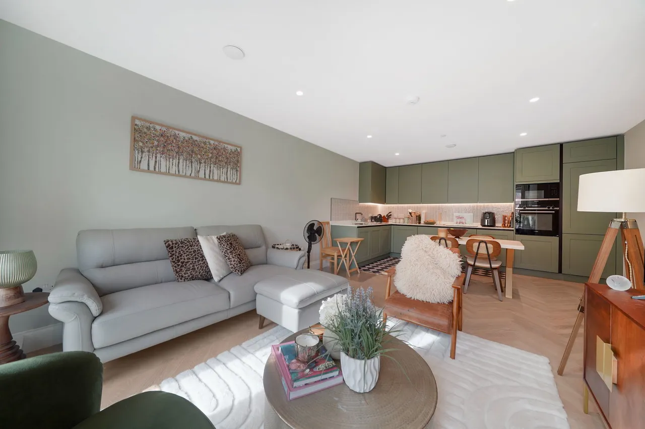 2 bed flat for sale, Explorer Way, Millbrook Park, NW7