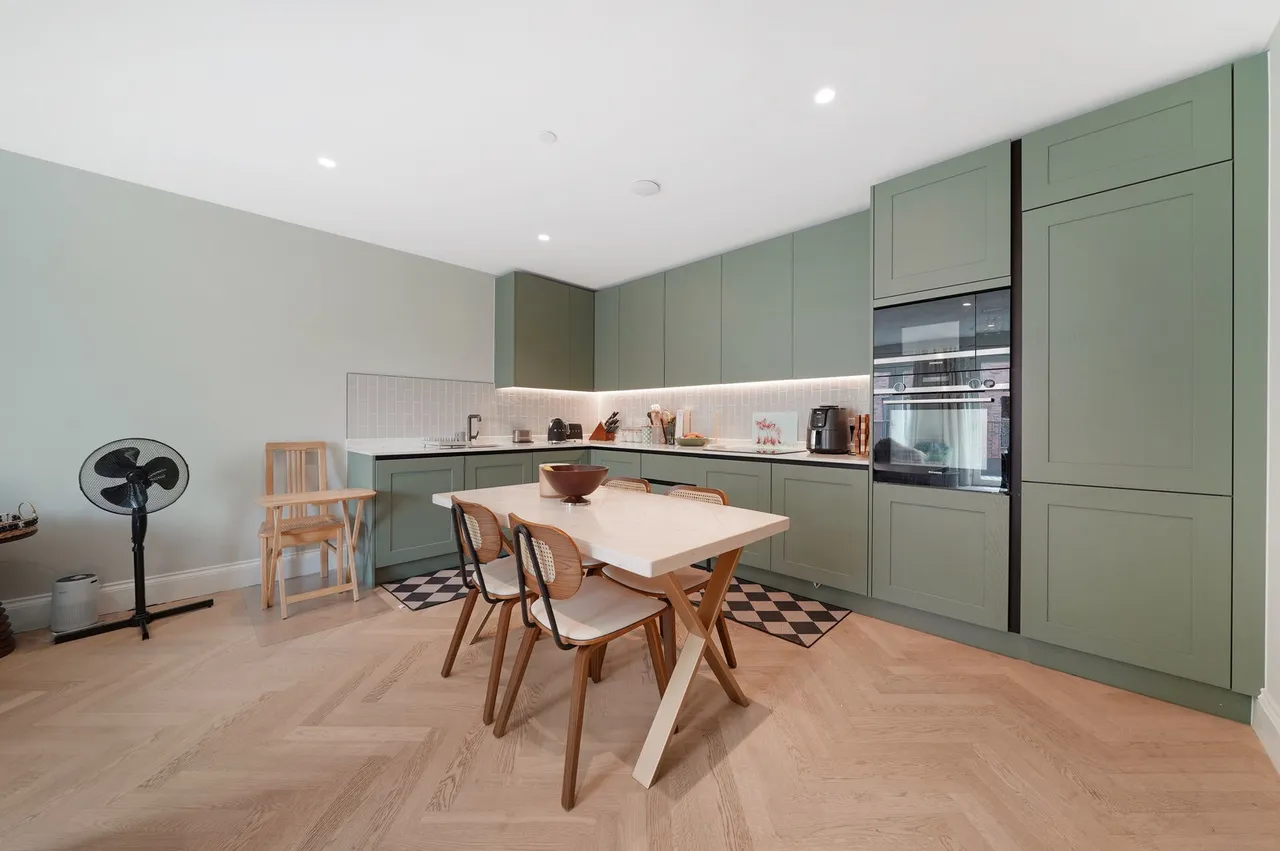Explorer Way, Millbrook Park, NW7, photo 2