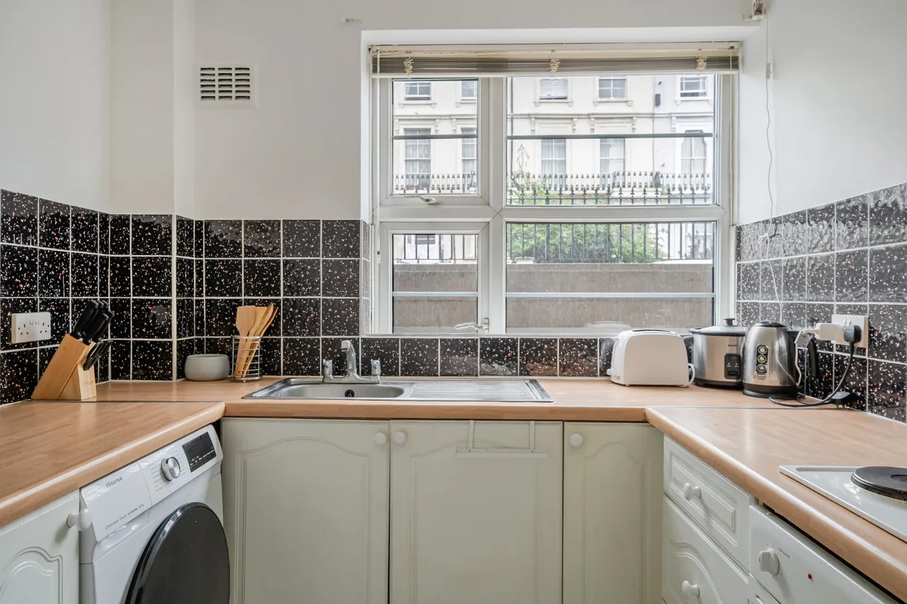 College Crescent, Swiss Cottage, London, NW3, photo 3