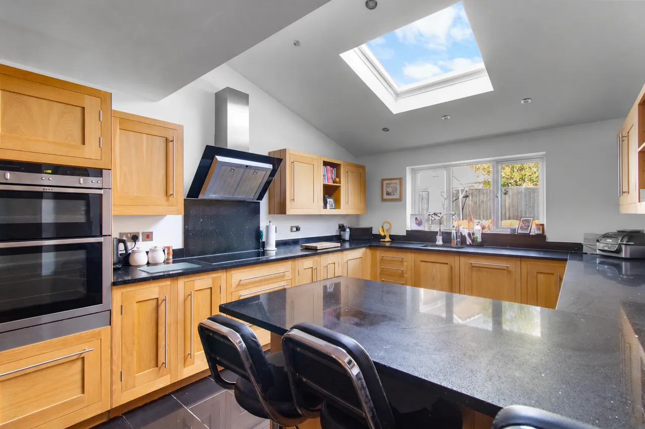 Bryant Road, Taw Hill, SN25, photo 5