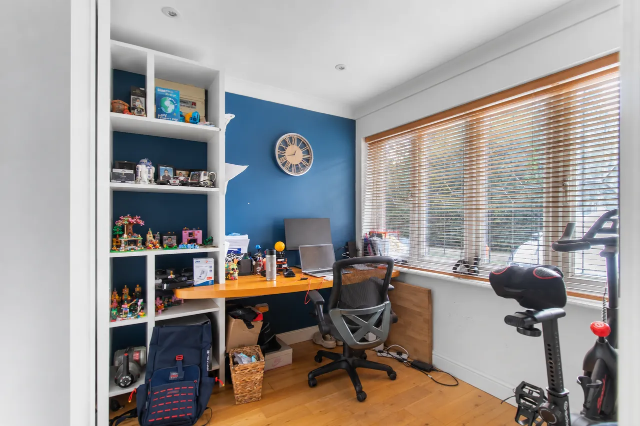 Bryant Road, Taw Hill, SN25, photo 9