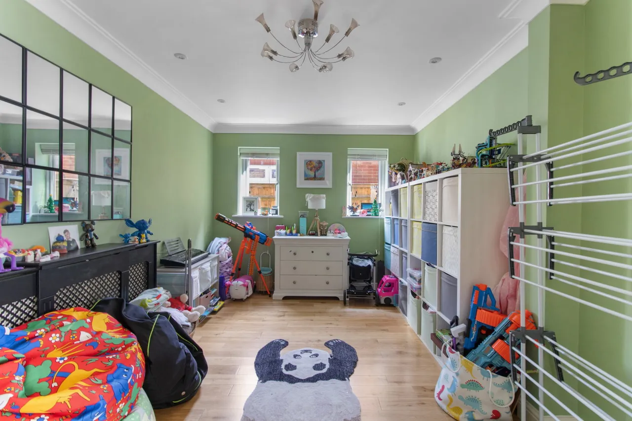 Bryant Road, Taw Hill, SN25, photo 8