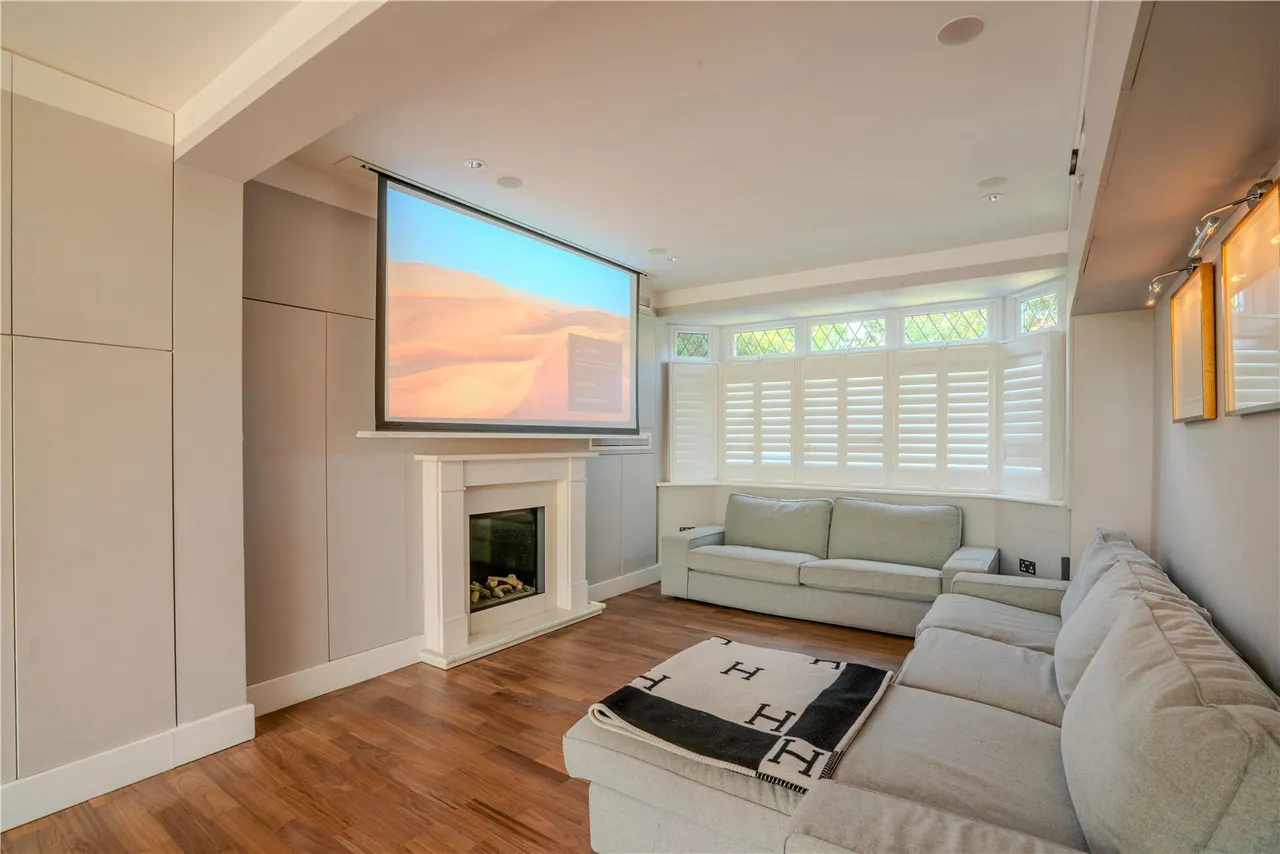 Kings Farm Avenue, Richmond, TW10, photo 3