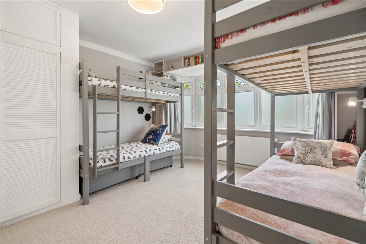 Kings Farm Avenue, Richmond, TW10, photo 11