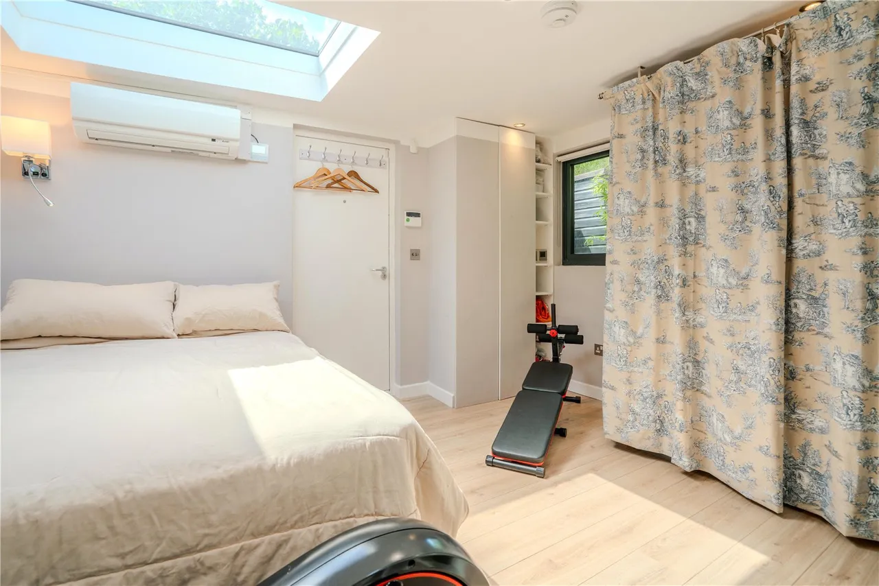 Kings Farm Avenue, Richmond, TW10, photo 10
