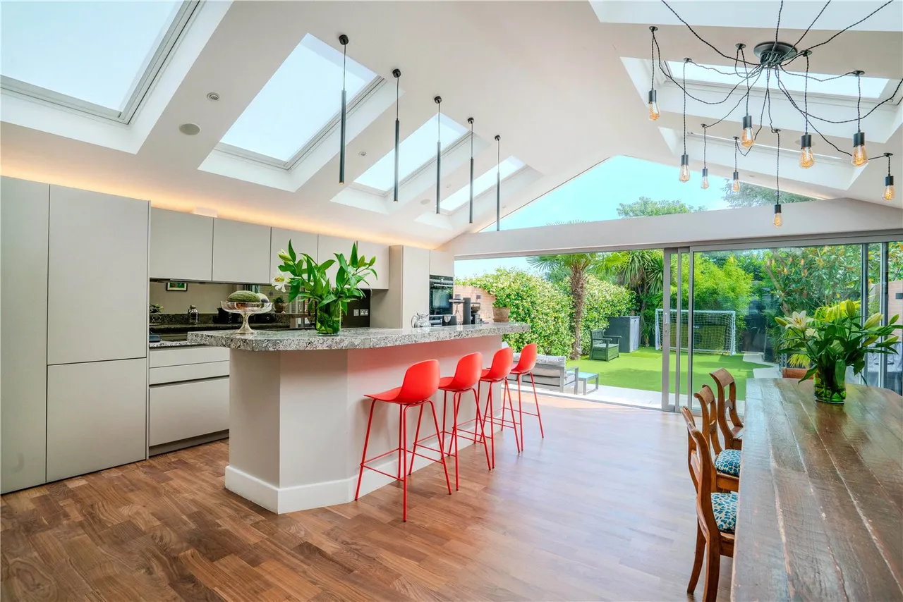 5 bed house for sale — Kings Farm Avenue, Richmond, TW10
