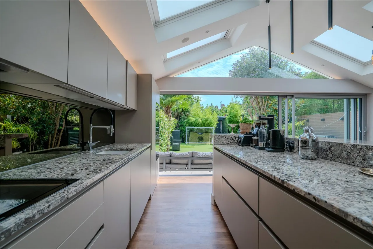 Kings Farm Avenue, Richmond, TW10, photo 5