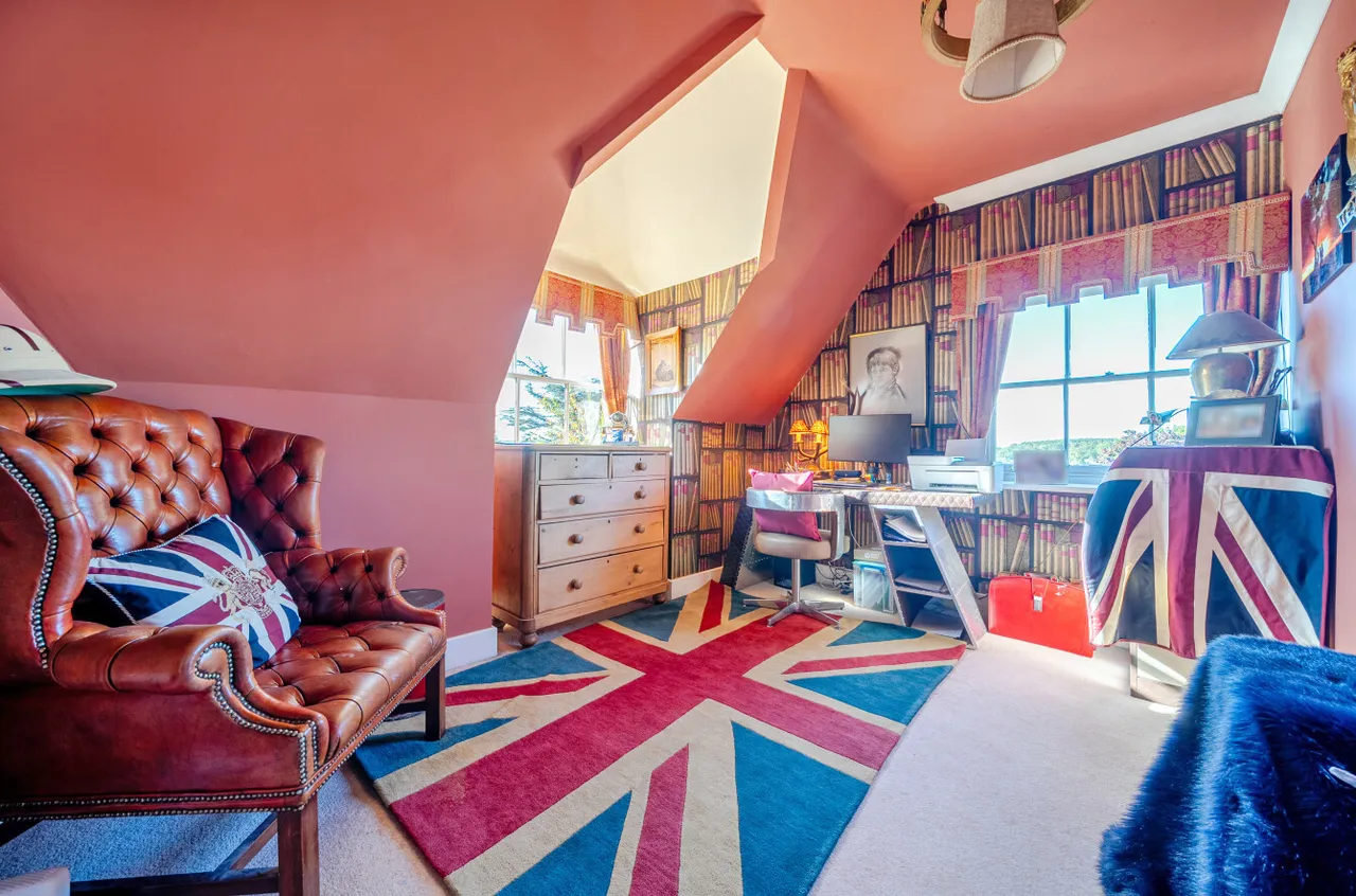 Cobbett Hill Road, Normandy, GU3, photo 13