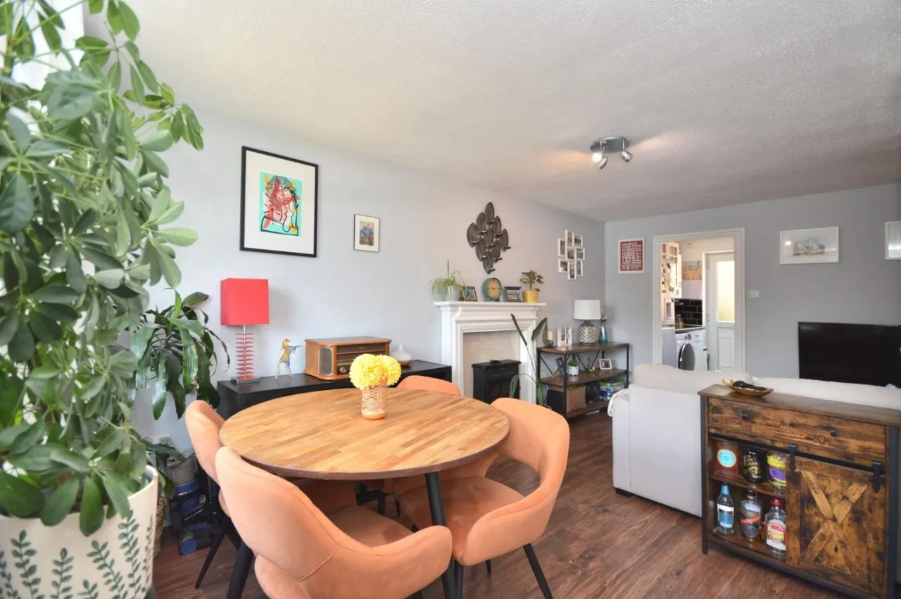 2 bed house for sale — The Ridings, Bristol