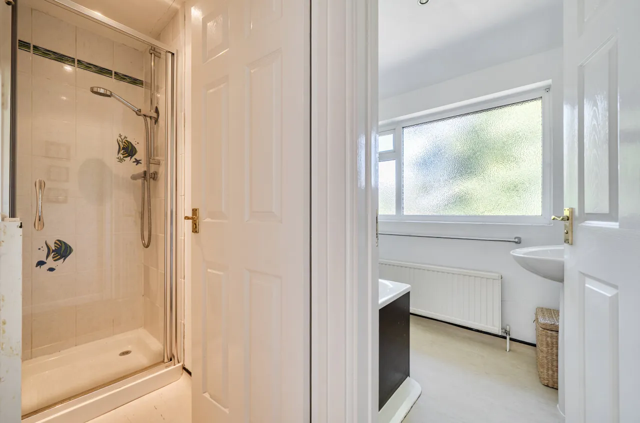 Guildford Road, Farnham, GU10 1PG, photo 20
