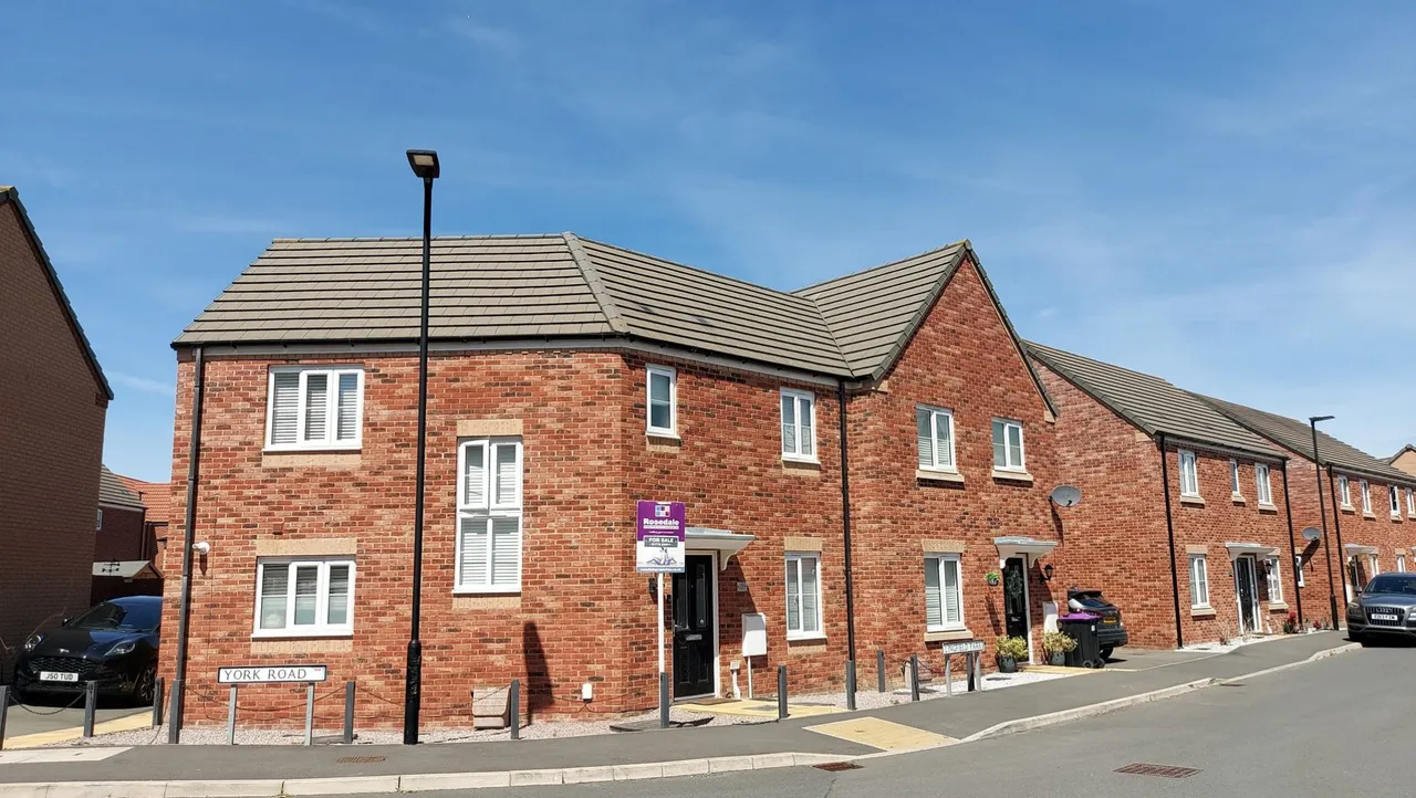3 bed house for sale — Lingfield Park, Bourne, PE10