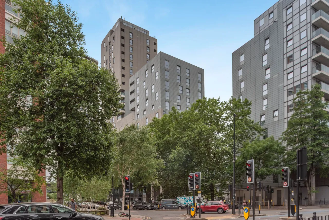 1 bed flat for sale — Preston Road, Canary Wharf, E14 9EX