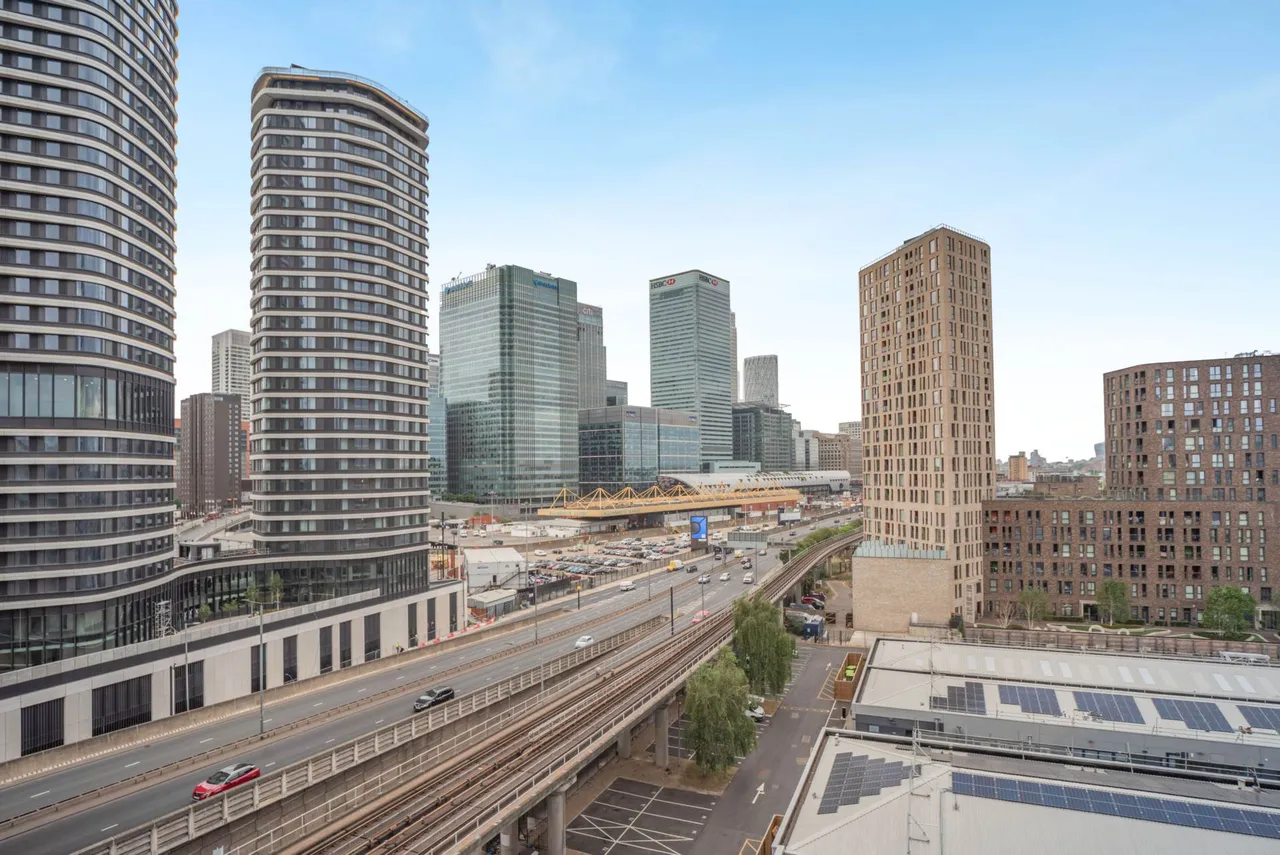 Preston Road, Canary Wharf, E14 9EX, photo 3
