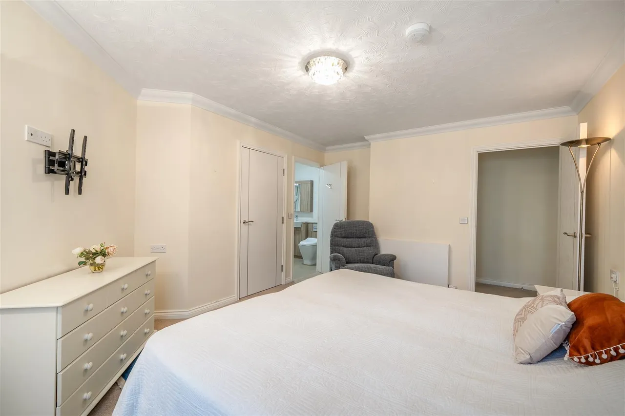 Great Tattenhams, Epsom, KT18, photo 10