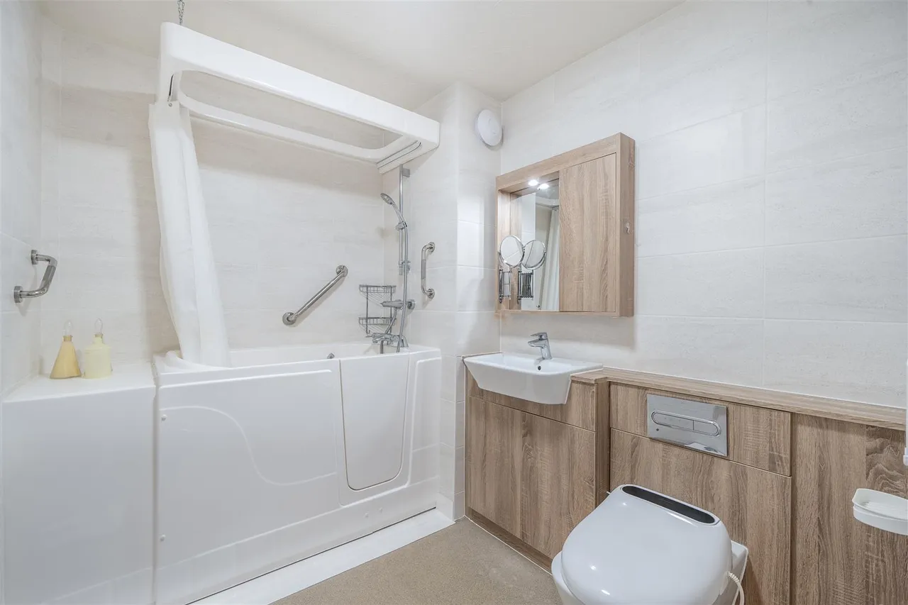 Great Tattenhams, Epsom, KT18, photo 11