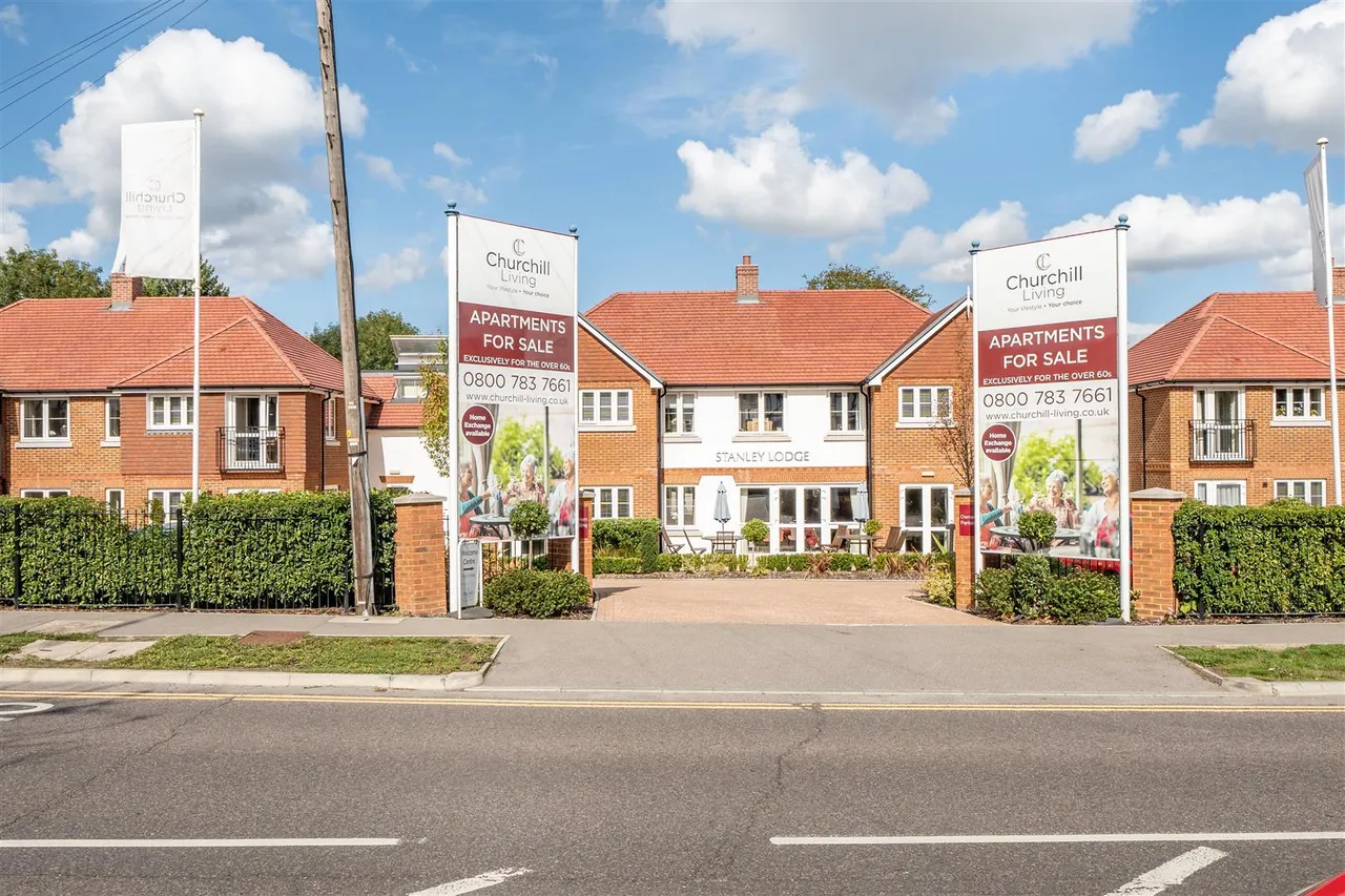Great Tattenhams, Epsom, KT18, photo 17