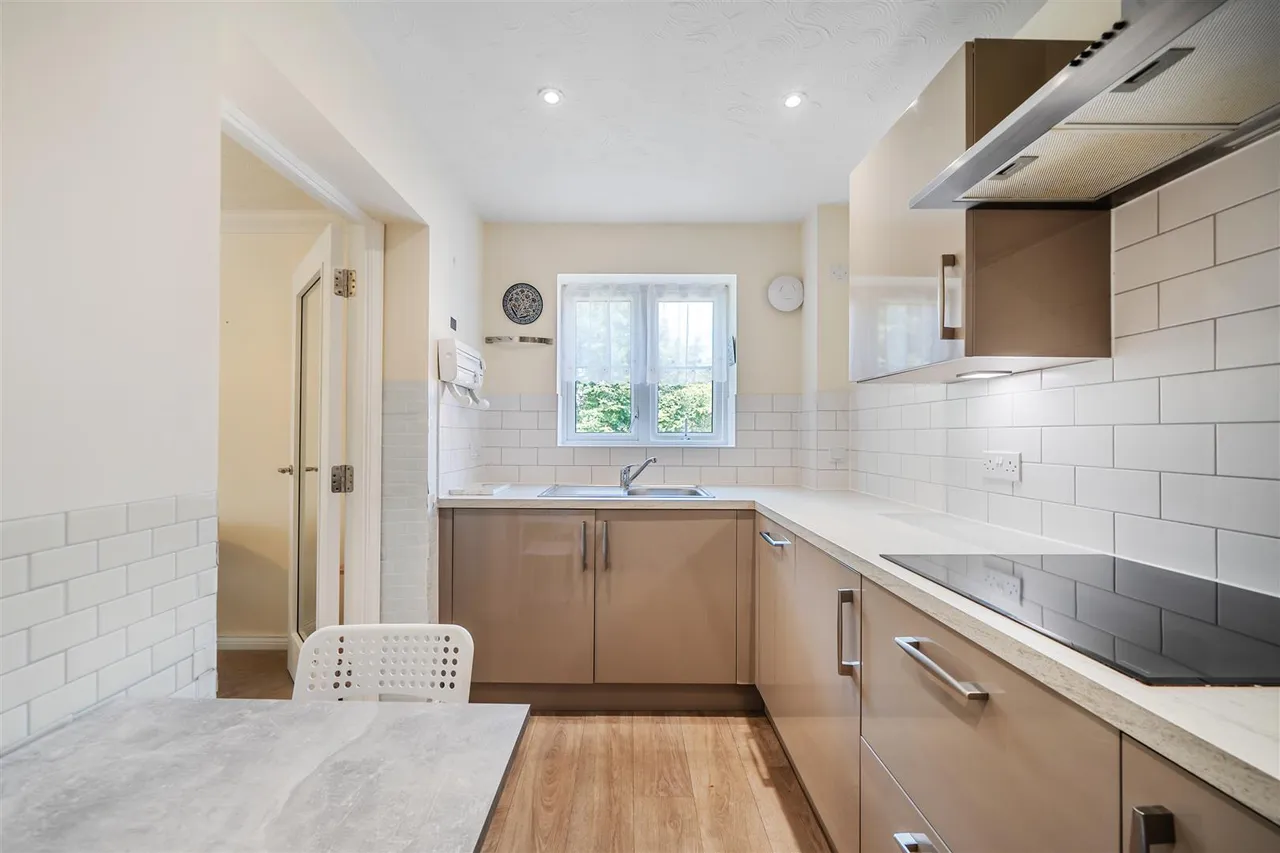 Great Tattenhams, Epsom, KT18, photo 8