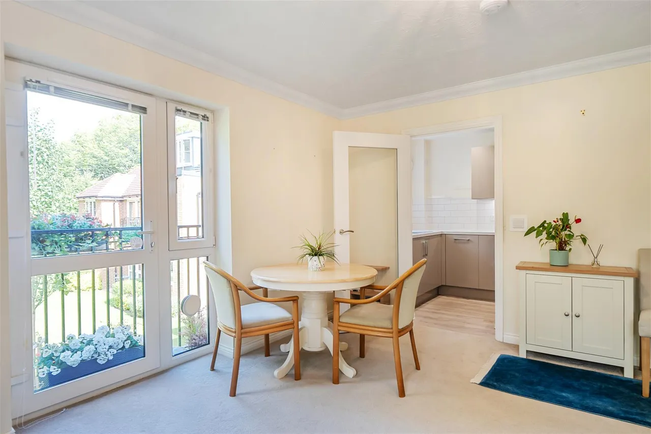 Great Tattenhams, Epsom, KT18, photo 5