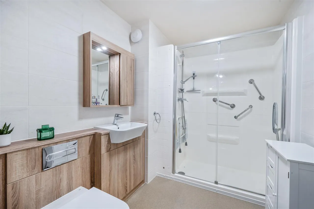 Great Tattenhams, Epsom, KT18, photo 12